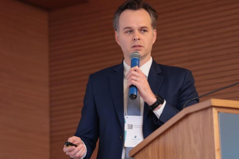 Dr. José Vetorazzo no evento Câncer de Próstata 360º, especialista em tratamentos avançados para câncer de próstata.